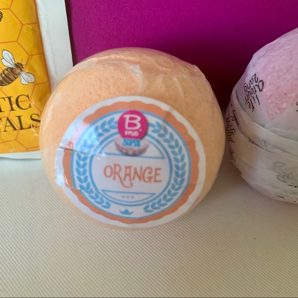 Chiceco Travel Gift Pouch w Bath Bombs - Picture 4 of 6